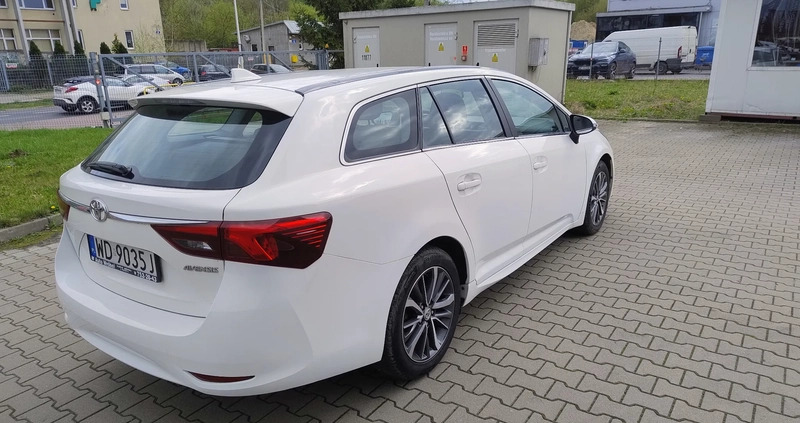 Toyota Avensis cena 49000 przebieg: 183000, rok produkcji 2017 z Pieszyce małe 29